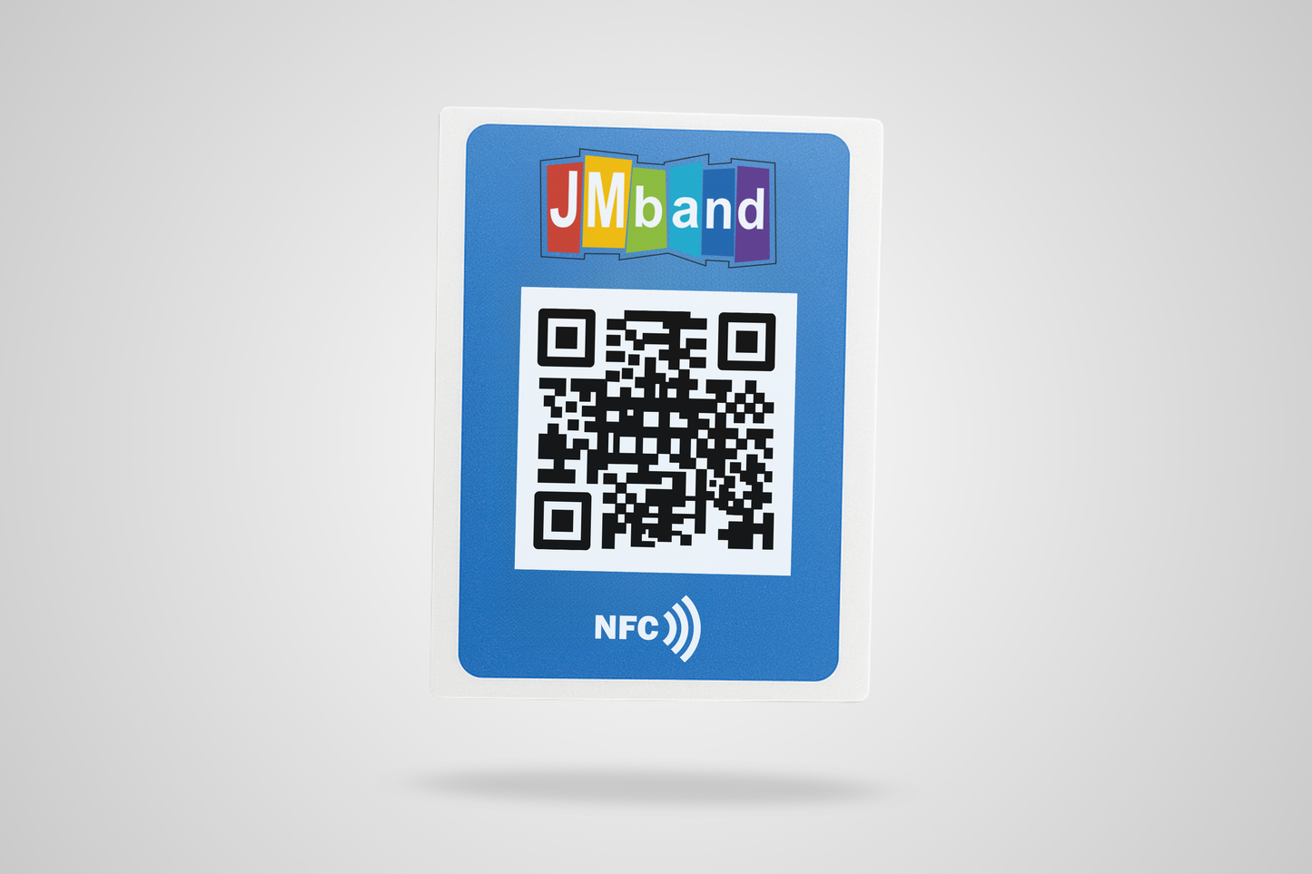Une photo de stickers NFC carrés avec code QR et impression
