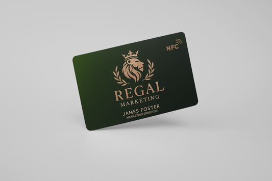 Une photo d'une carte de visite avec NFC et un design propre