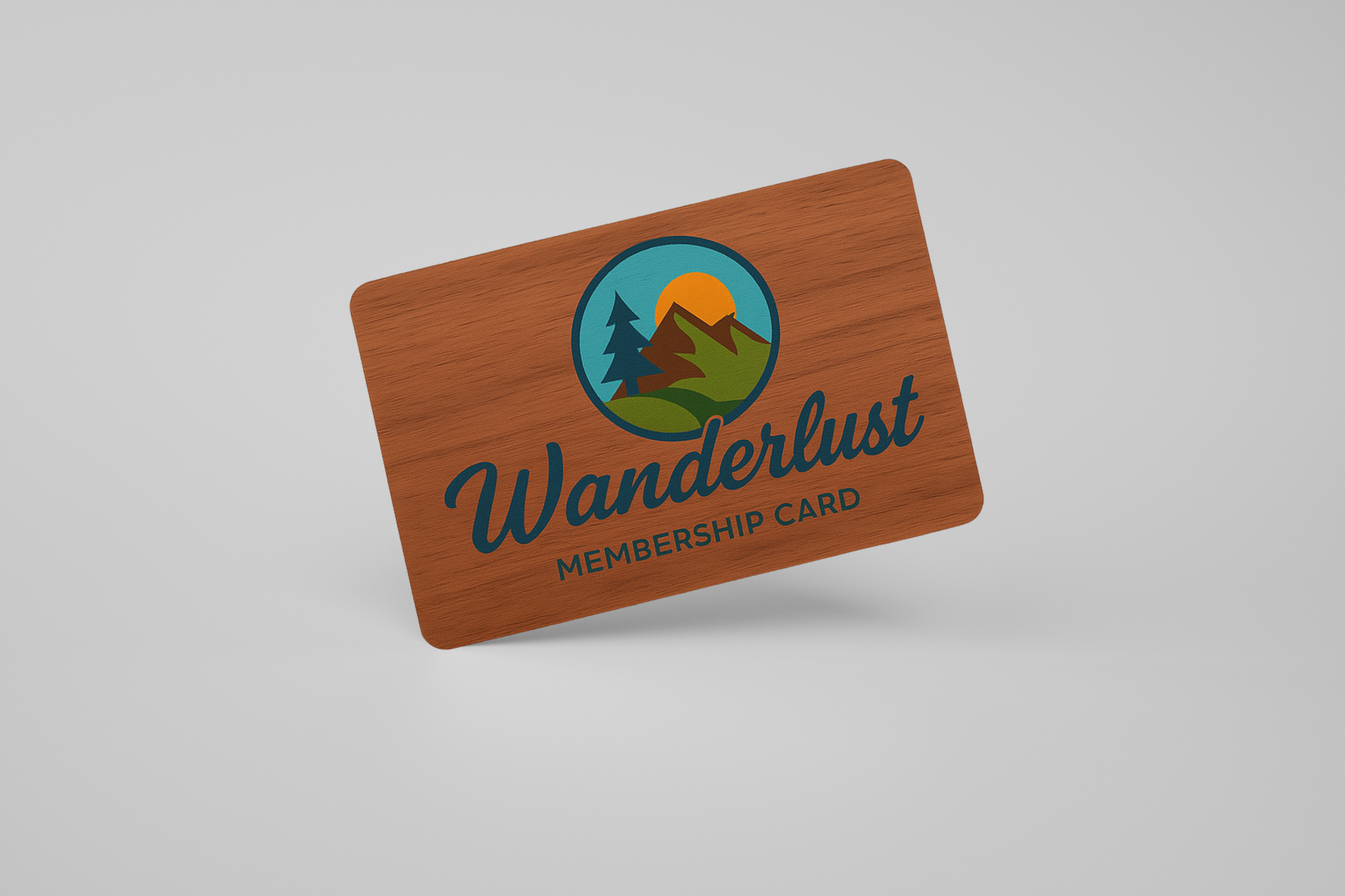 Une photo d'une carte RFID en bois sombre avec votre propre design